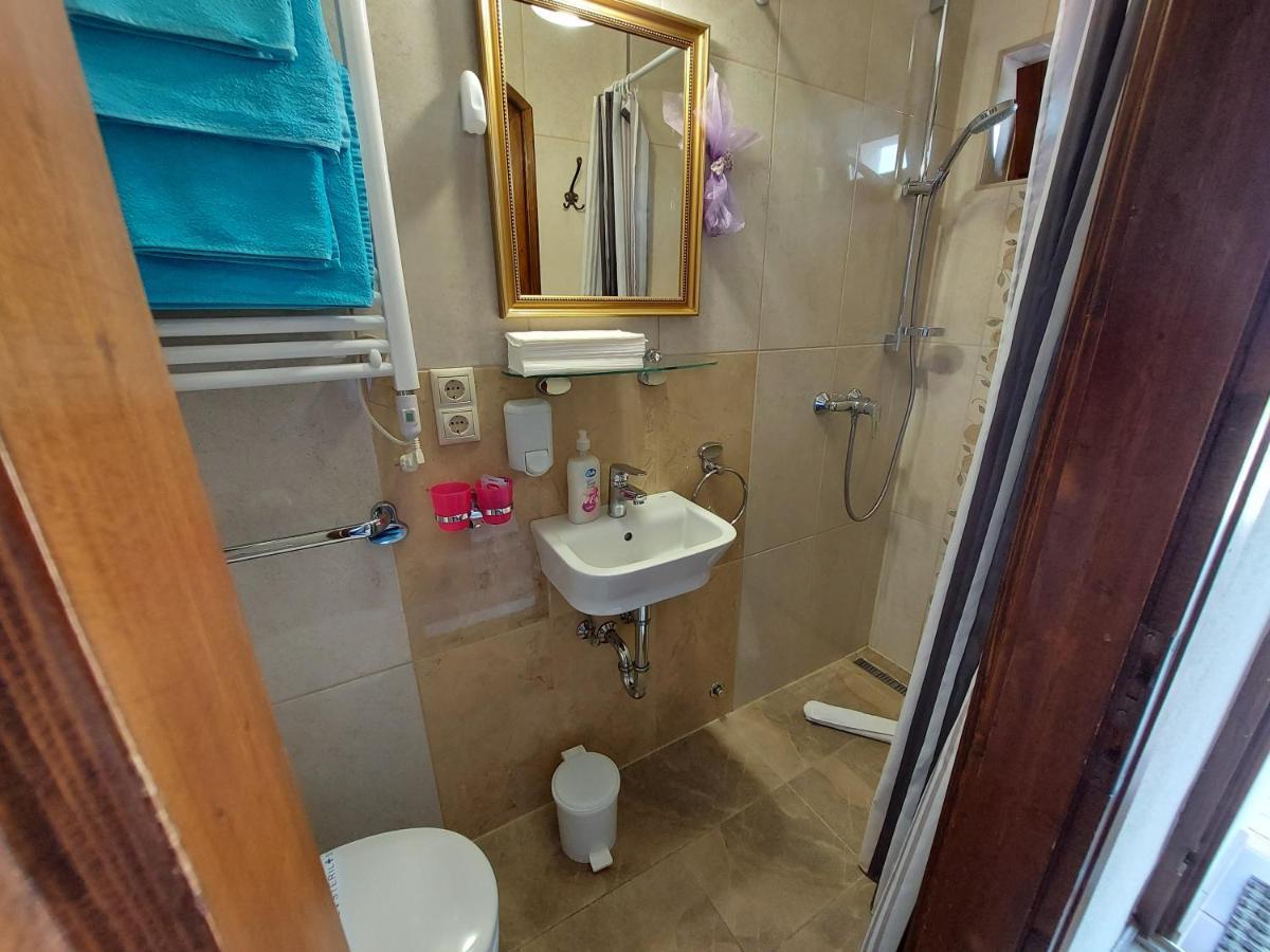 Titi Classic & Trendy Apartman Buk Exterior photo